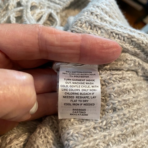 NWT ABOUND V NECK SWEATER WITH FRINGE DETAILS SM - Picture 6 of 8